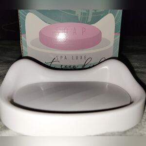 NIB Spa Luxe Cat Soap Dish White Plastic Cat Ear Design Wall or Counter